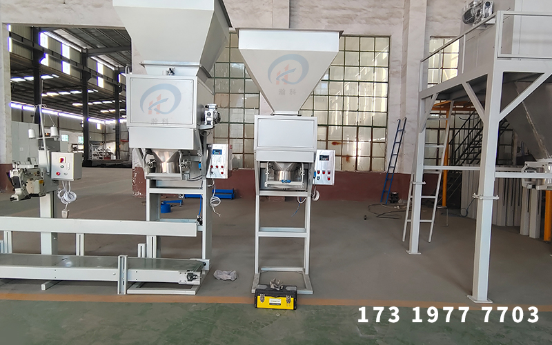 山东淄博时产240袋石英砂半自动粉末定量包装机成功投产